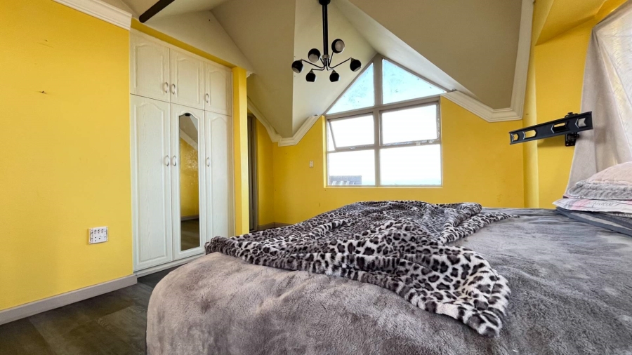 6 Bedroom Property for Sale in Herolds Bay Western Cape